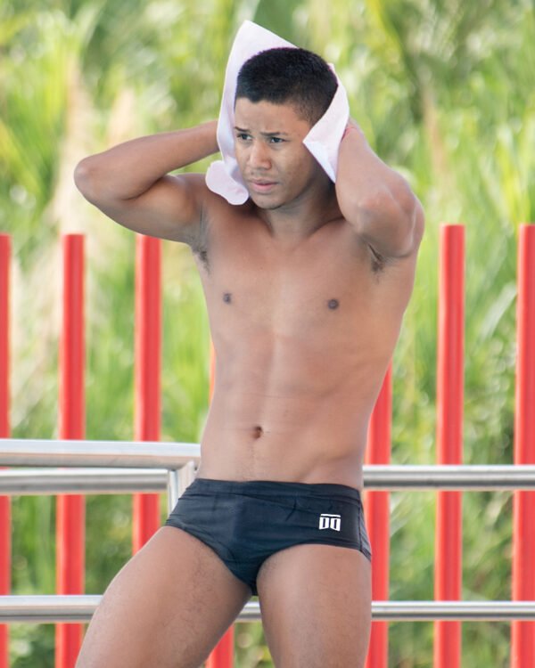 Pantaloneta licrada de natación tipo brief